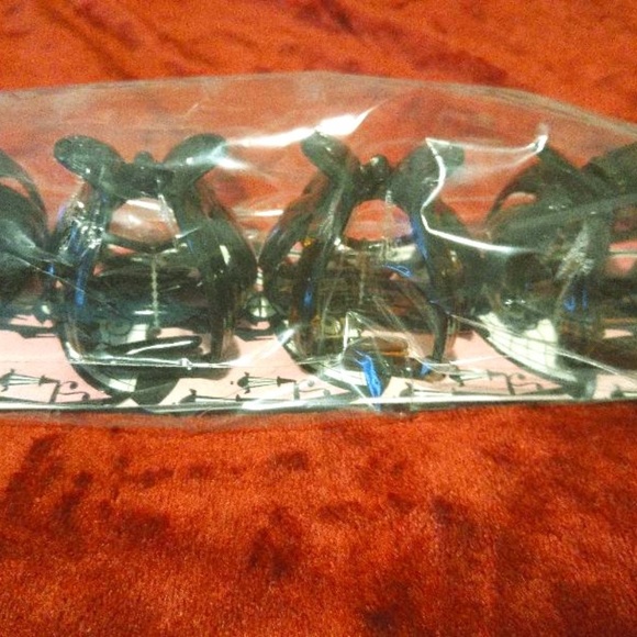 Accessories - 24 Large claw hair clips